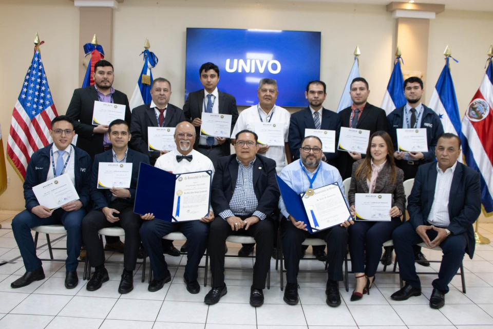 Clausura del diplomado de formación en Metodología de la Investigación y Gestión de Proyectos Científicos.Impartido por Dr. Luis Camacho, Presidente de: Academy of Latin American Business and Sustainability Studies (ALBUS)Y Profesor Investigador de SUNY Empire State University